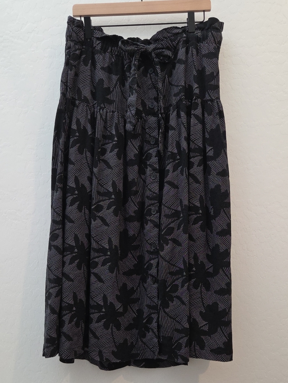 Universal Thread Black Floral Print Midi Skirt